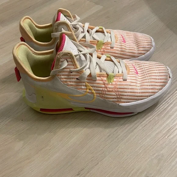 Nike Men’s Size 8 Nike LeBron Witness VI 'Melon Tint' White Lemon Twist - Picture 4 of 8